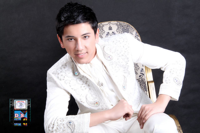 Смотреть Navro'z Sobirov-Gal sevgilim (Official HD VideO) онлайн бесплатно в хорошем качестве Navro'z Sobirov-Gal sevgilim (Official HD VideO)