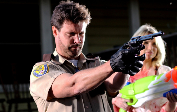 Кадр №1 из фильма Прогулка с мертвецами (2015) смотреть онлайн в хорошем качестве Прогулка с мертвецами (2015)